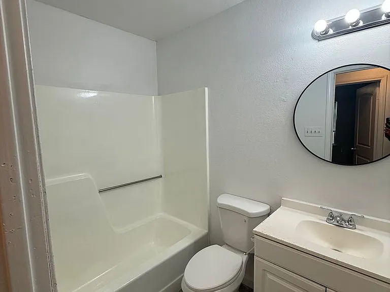 2041-2043 Helm Dr — Photo 25