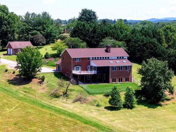 360 Lazy River East Rd, Luray, VA 22835
