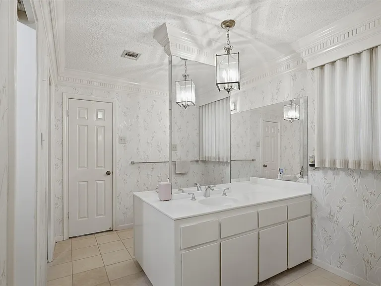 321 Champions Colony St #III — Photo 12