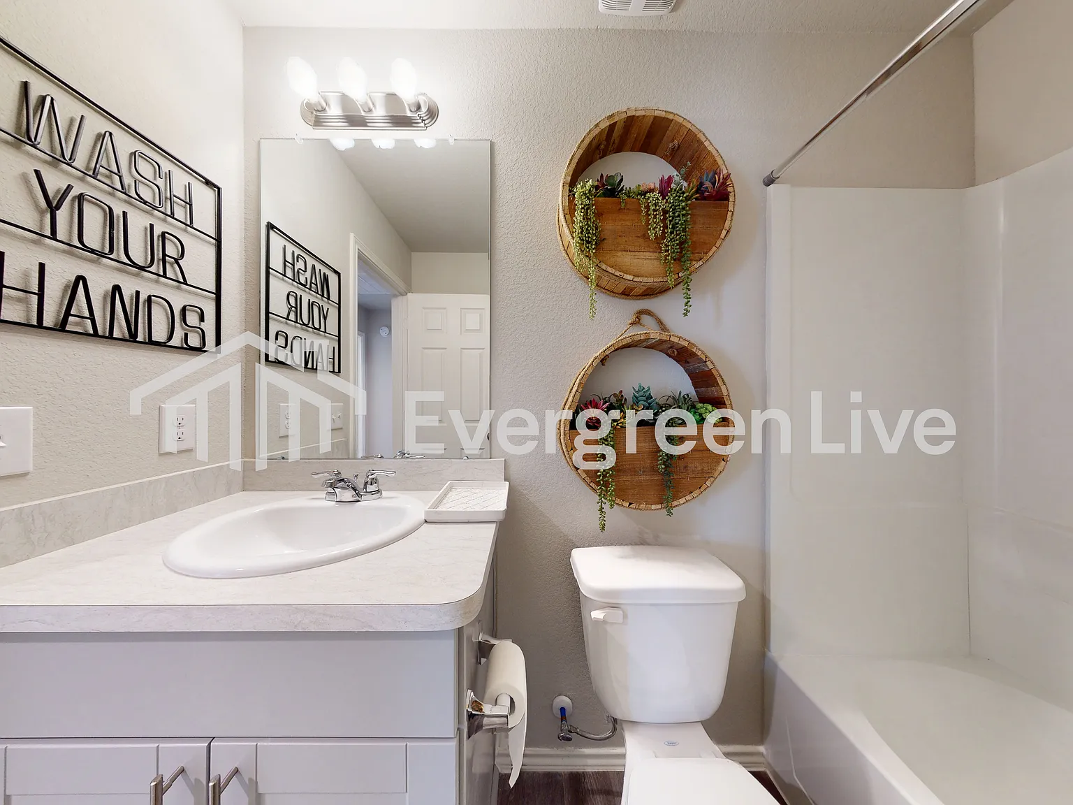 3 bed, 2.0 bath, 1402 sqft, $1,555 — Photo 2
