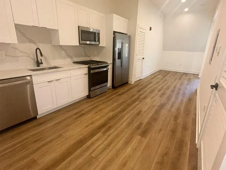 195 Main St #303 — Photo 2