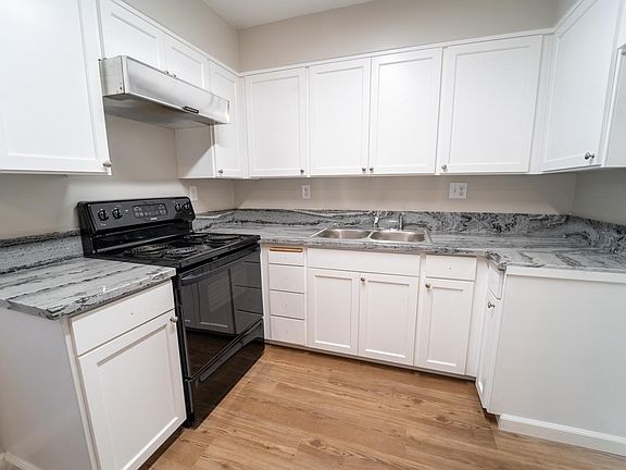 3rd image of 103 E 17th St APT 13