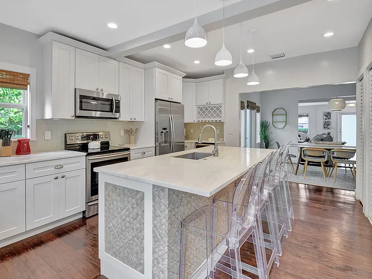 414 NE 7th Ave — Photo 15