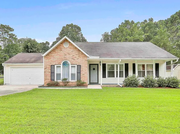 8590 Garvey Dr, Fairburn, GA 30213