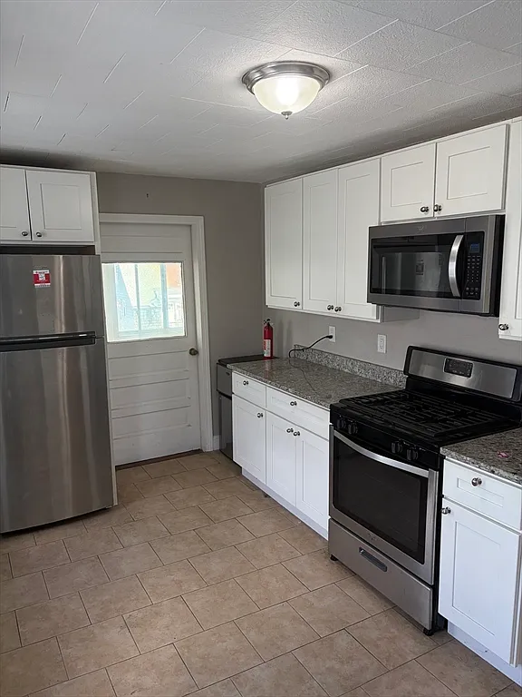 2 bed, 1.0 bath, 1012 sqft, $2,100 — Photo 2