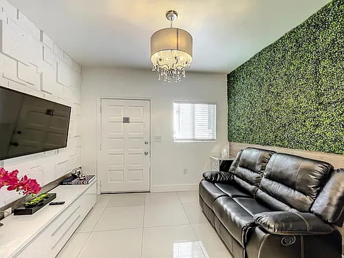 2700 SW 36th Ave #D Photo 1