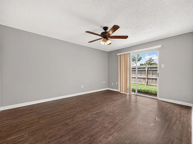 10814 Parkland Woods Dr — Photo 16