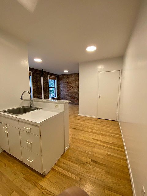 1st image of 146 Sullivan St APT 9