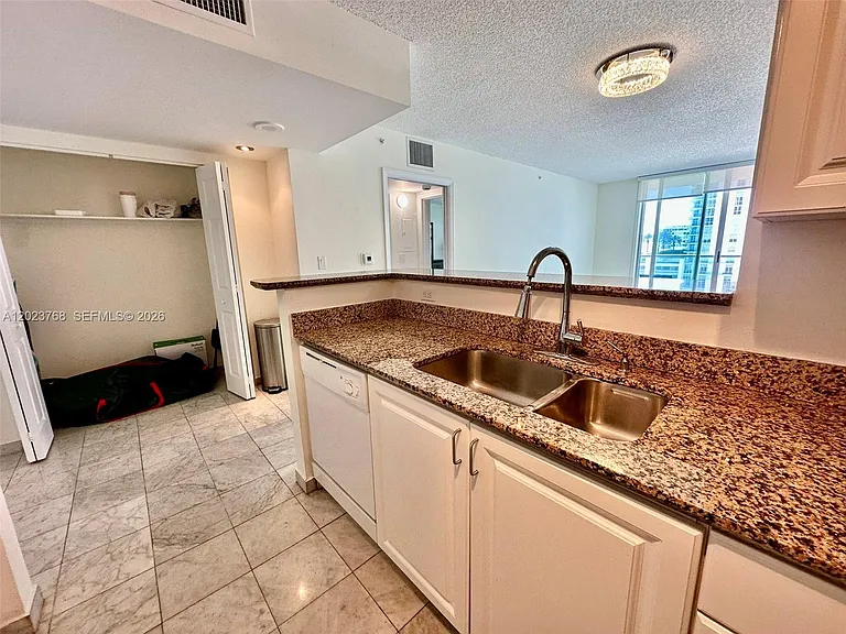 1155 Brickell Bay Dr #905 — Photo 3
