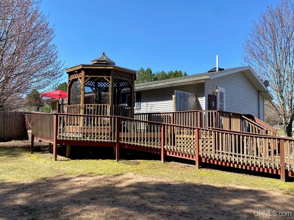 144 Sheryl St, Marquette, MI 49855