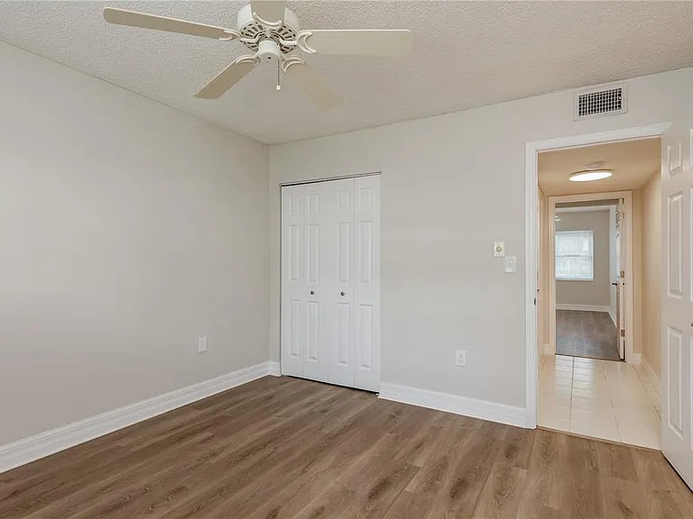 8 Glencoe Pl #104 — Photo 16