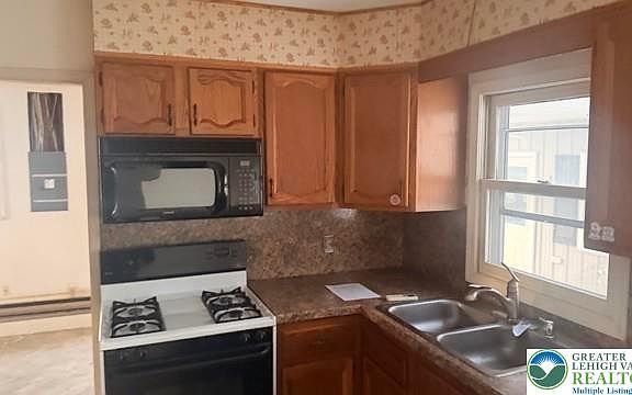 3rd image of 4059 Mauch Chunk Rd N