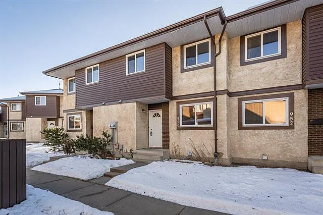950 Lakewood Rd NW