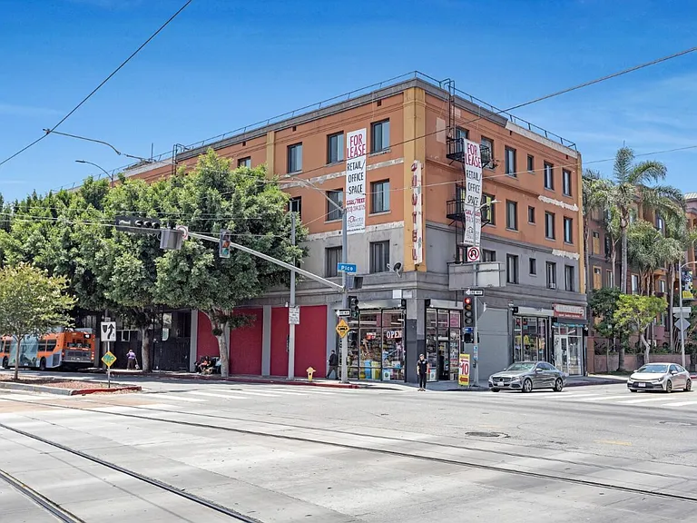 1315 S Flower St — Photo 2
