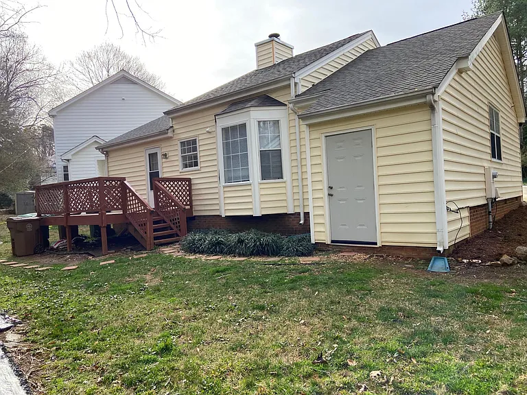 306 W Wyatts Pond Ln — Photo 3