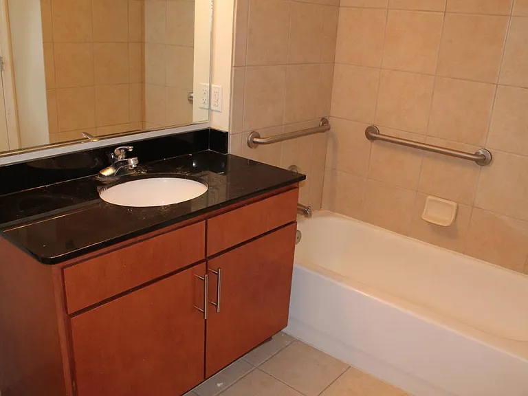 915 E St NW #101 — Photo 12