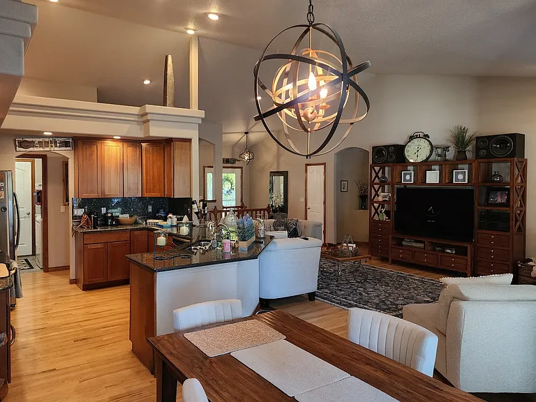 Kitchen and Breakfast Nook