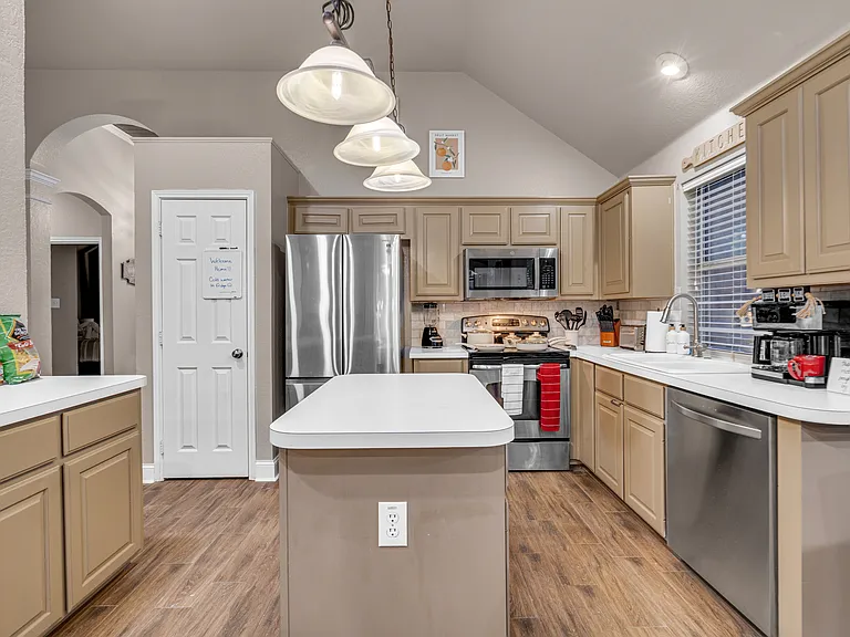 10804 Pineview Ln — Photo 7