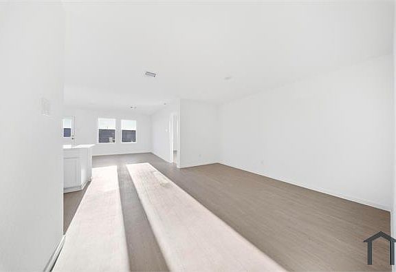 3rd image of 26651 Pampas Grass Ln