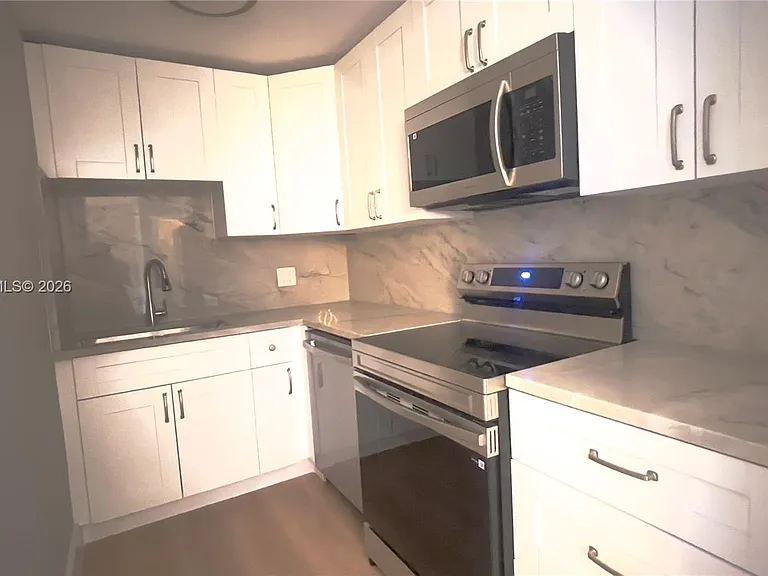 200 S Birch Rd #712 — Photo 10
