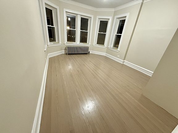 3rd image of 5459 W Wellington Ave APT 1W