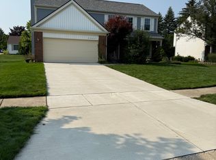 24697 Jamestowne Rd, Novi, MI 48375
