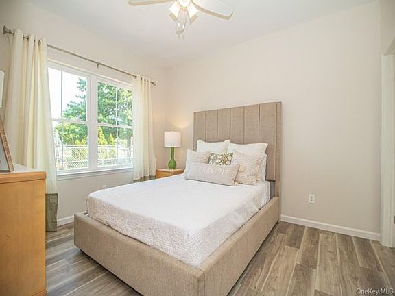 5th image of 207 Ashley Court Ave