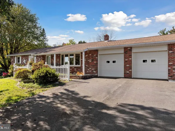 884 Englesville Hill Rd, Boyertown, PA 19512