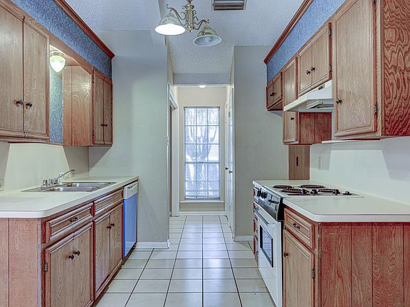 3rd image of 314 Top Hill Dr #314