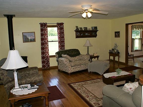 3rd image of 3725 N Old Us Highway 421