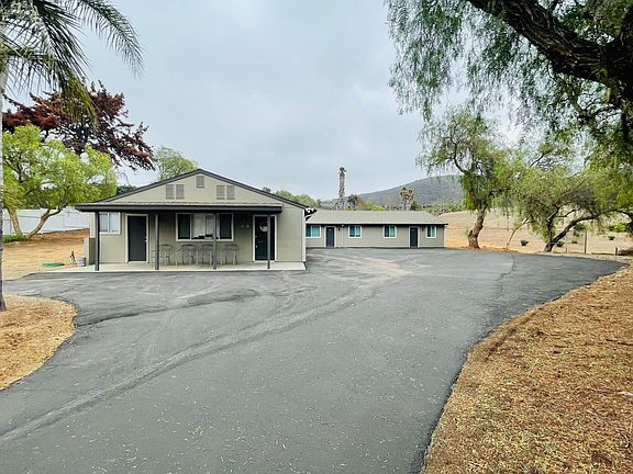 4th image of 3823 Robinhood Ln #D