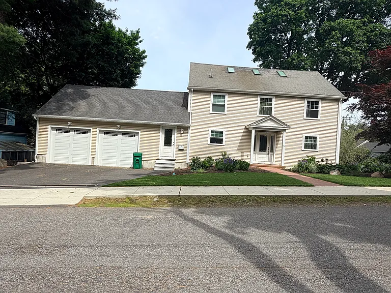 24 Fairfield St — Photo 42