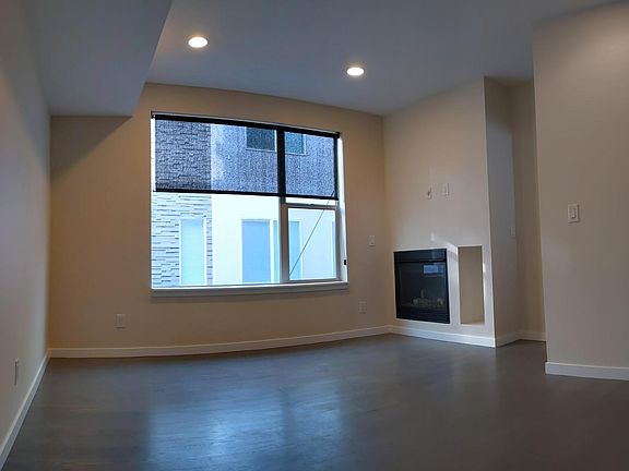 Livingroom with space for a small dining table