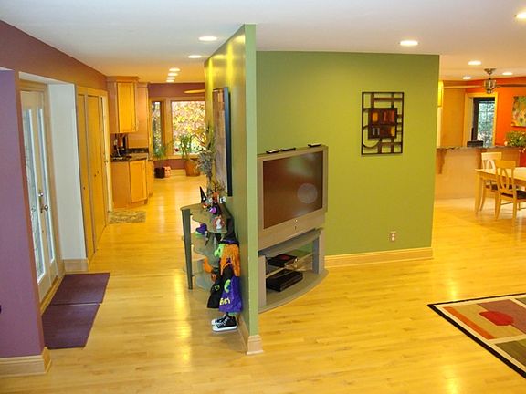3rd image of 737 Oakwood Dr