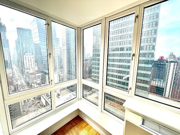 4th image of 350 W 43rd St APT 35A