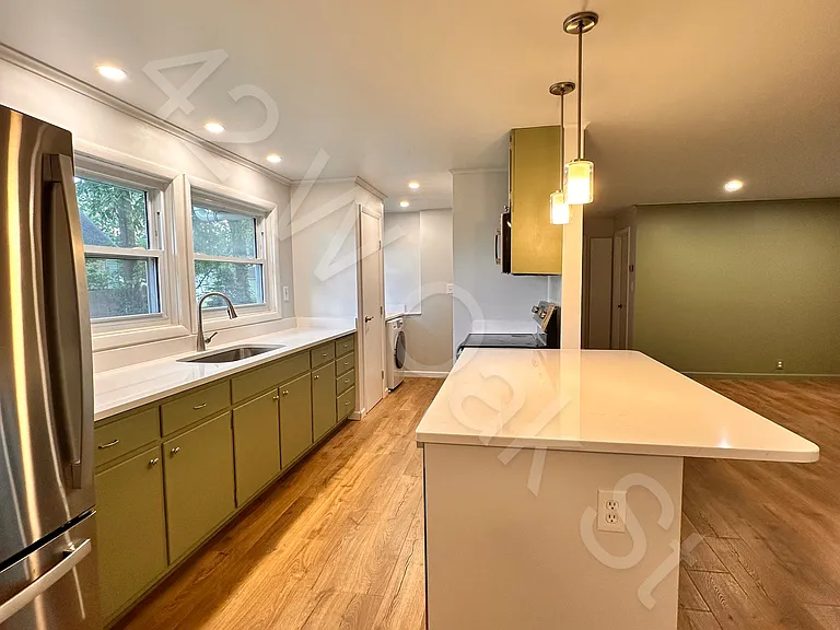 42 W Oak St — Photo 7