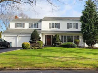 53 Shoreham Dr E, Dix Hills, NY 11746