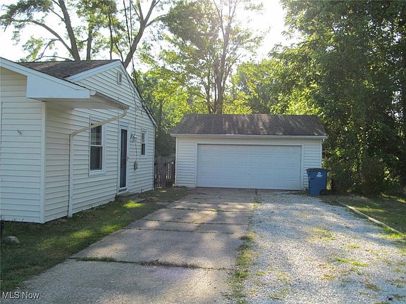 4th image of 984 Eastlake Dr