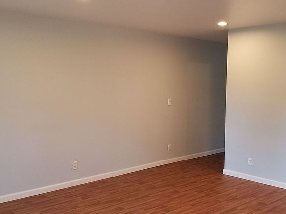4th image of 840 W Nickerson St #17623876