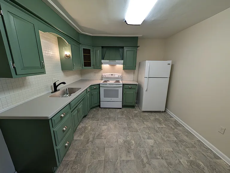 564 Broadway #1 — Photo 12