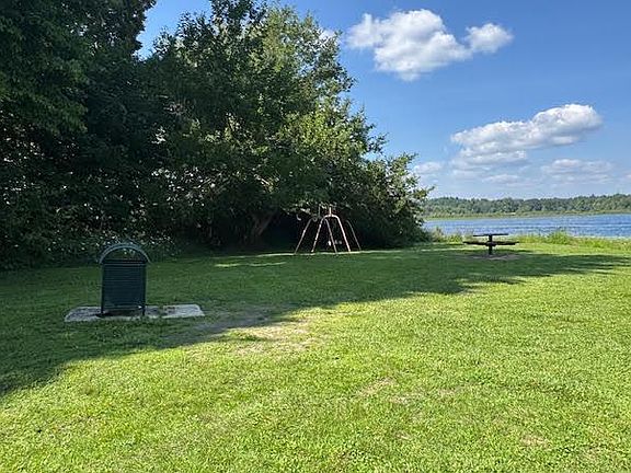 4th image of Guernsey Lake Rd