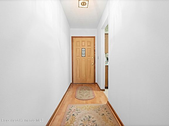 4th image of 827 Darby Ln