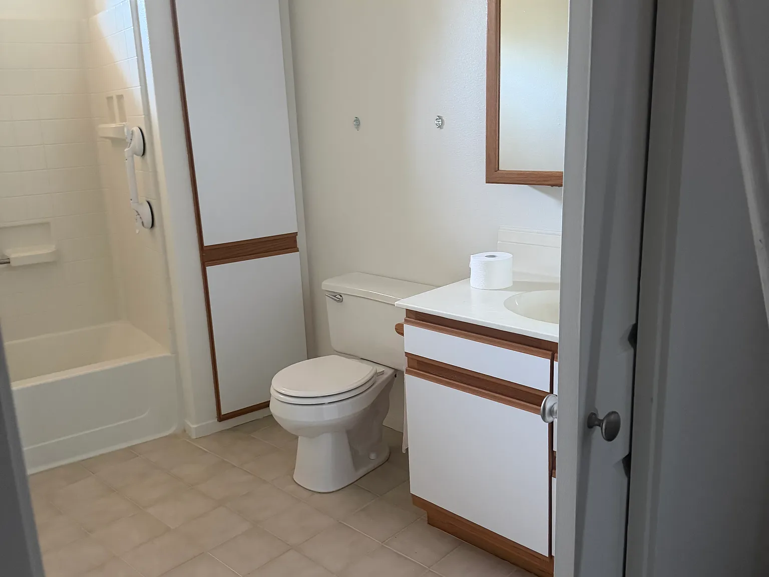 2 bed, 1200 sqft, $2,000 — Photo 4
