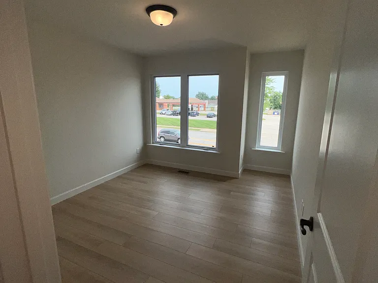 7911 Mexico Rd — Photo 24