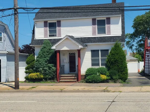 3591 Merrick Rd, Seaford, NY 11783