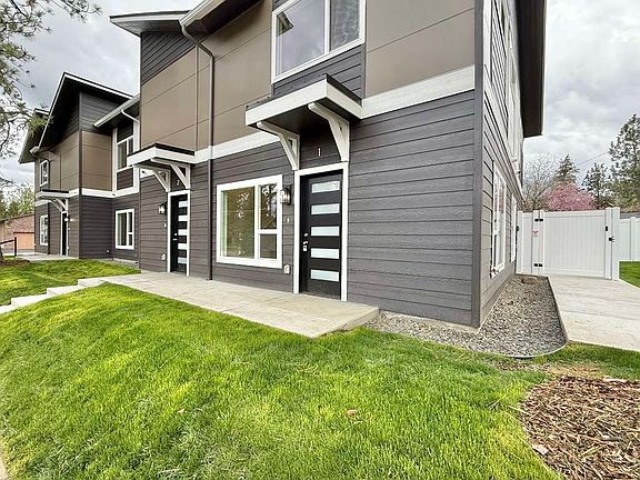 3rd image of 3925 E 32nd Ave #1