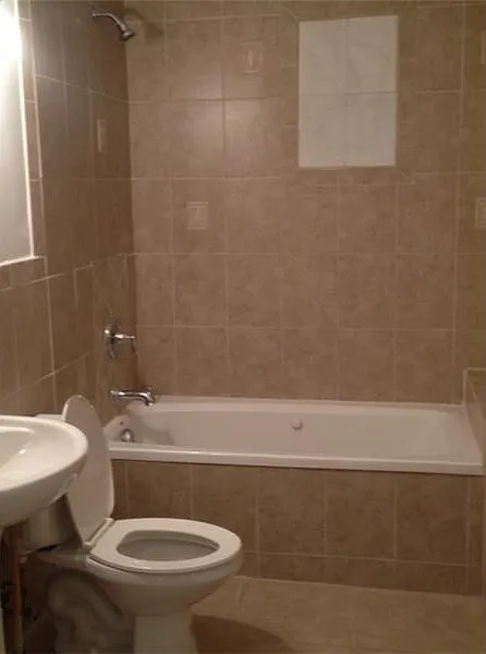 4 bed, 2.0 bath, 1429 sqft, $3,200 — Photo 4