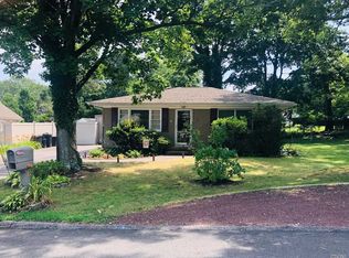 3 Parkway Blvd, Ronkonkoma, NY 11779