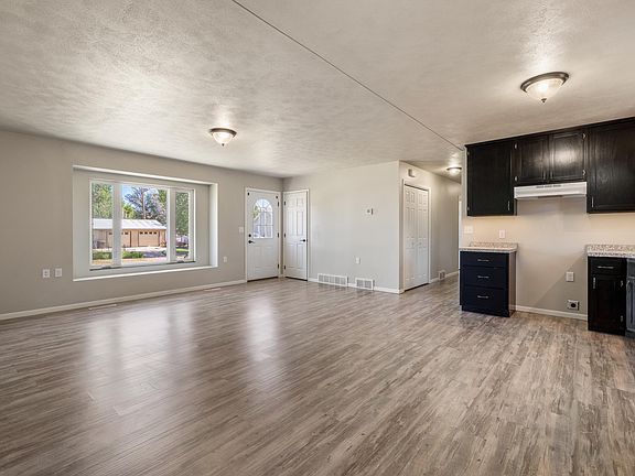 3rd image of 402 S B Ave