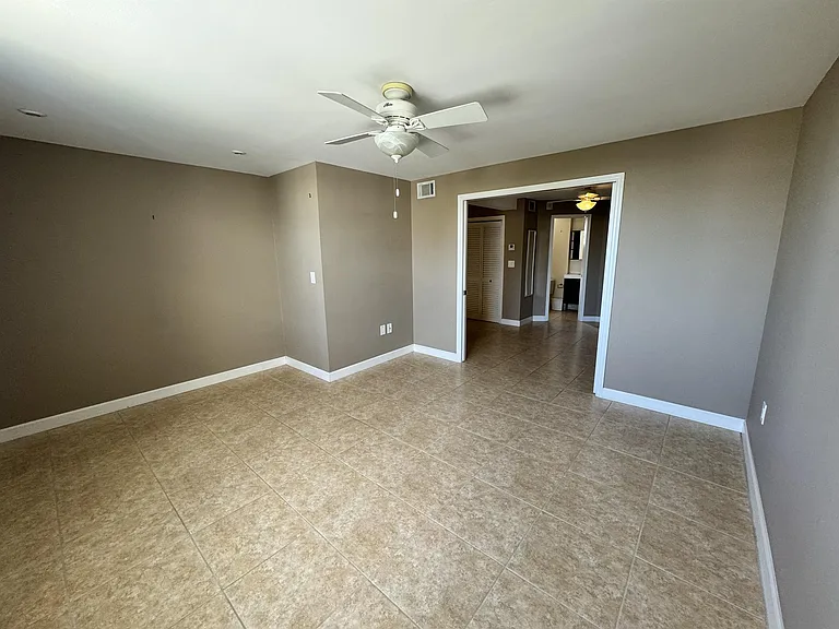 17800 Atlantic Blvd #Penthouse 1-15 — Photo 6